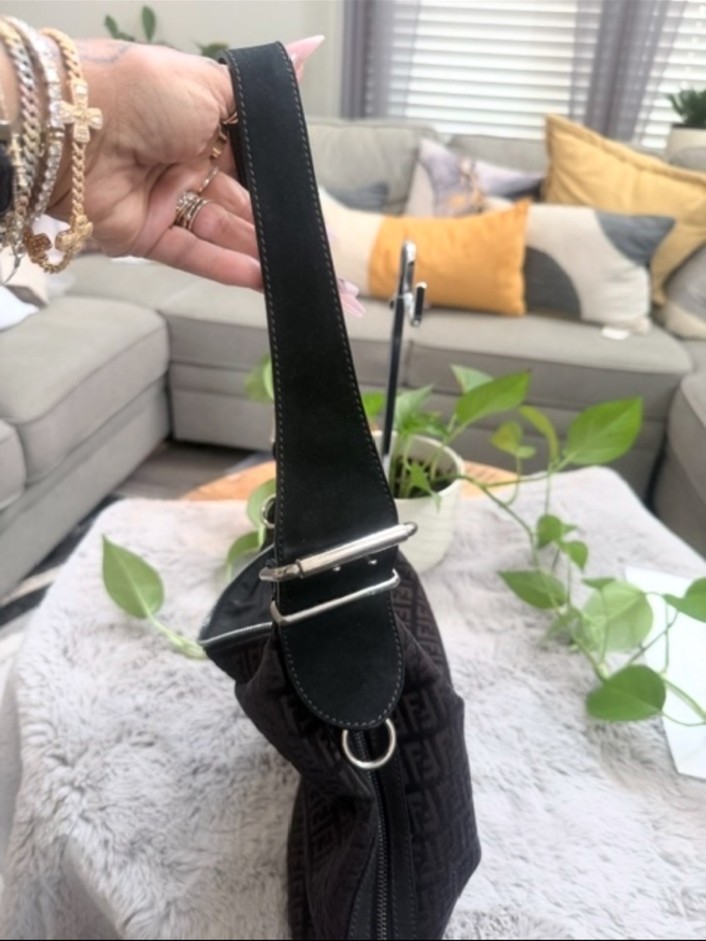 Fendi Black Zucchino Canvas Oyster Shoulder Bag - Picture 4 of 7